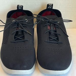 UGG Sneakers 10M Black